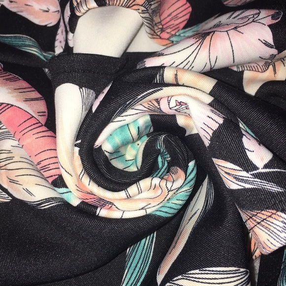 Decree Crop/Tank Top - Picture 6 of 7